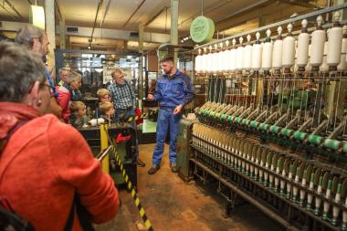 Die große Ringspinnmaschine aus dem Jahr 1927 wird am Donnerstag vorgeführt.<br>Foto: LWL / Betz