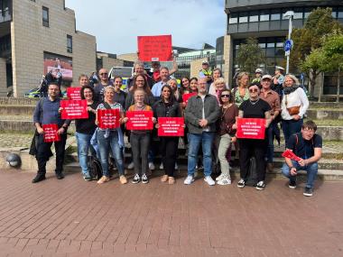 Mitarbeitende der LWL-Kliniken aus Dortmund und Hemer bei der Demonstration in Düsseldorf.<br>Foto: LWL