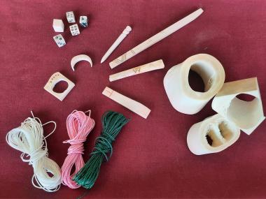 Im Herbstferienprogramm können im LWL-Römermuseum Kinder ab acht Jahren Rinderknochen bearbeiten und mit eigenen Motiven verzieren.<br>Foto: LWL/Kühlborn