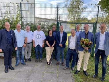 Den neuen Beiratsvorsitzenden Dr. Florian Ternes (2.v.r) begrüßten Prof. Dr. Boris Schiffer (r.), Axel Schröder und Thomas Job (4.u.5.v.r) von der Betriebleitung der Herner LWL-Maßregelvollzugsklinik gemeinsam mit den Beiratsmitgliedern und dem LWL-Maßregelvollzugsdezernenten Tilmann Hollweg (l.).<br>Foto: LWL