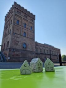Im offenen Atelier können Familien Bauwerke aus aus Ton gestalten.<br>Foto: LWL