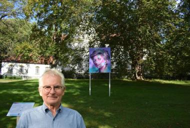 Dr. Ewald Rahn orientiert sich anlässlich des Europäischen Depressiontages am Leben von Lady Diana.<br>Bild: LWL/Werne