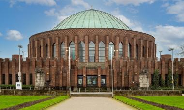 Die Tonhalle Düsseldorf gehört heute zu den Beispielen expressionistischer Baukunst.<br>Foto: Wikimedia / Christian A. Schröder 
