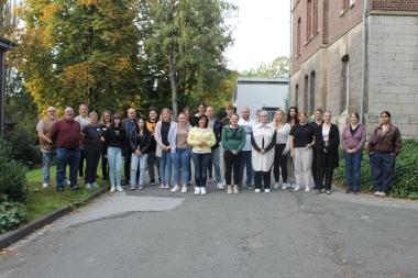 Das Kollegium der LWL-Akademie und die Personalräte haben die neuen Auszubildenden auf dem Gesundheitscampus Brederlarer Straße begrüßt.<br>Foto: LWL