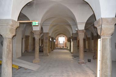Der LWL hat die romanische Hallenkrypta im Paderborner Dom, hier der Innenraum Richtung Osten, als Denkmal des Monats ausgezeichnet, weil es neue Erkenntnisse zu ihrer Entstehungsgeschichte gibt.<br>Foto: LWL /Flüge, 2022
