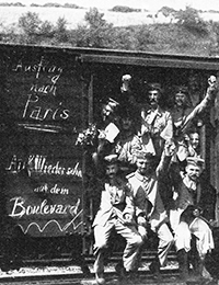 Ausmarschtransport 1914 / Foto: Müller-Loebnitz, Wilhelm: Das Ehrenbuch der Westfalen. Die Westfalen im Weltkrieg, Stuttgart 1931