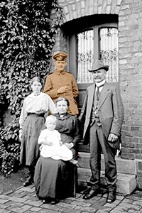 Dr. Joseph Schäfer, Gesellschaftsleben: Familie Ostermann in Horstermark, Juli 1917 / Foto: LWL-Medienzentrum für Westfalen/008 Slg. Joseph Schäfer, Vest Recklinghausen 1900-1930er Jahre/08_988