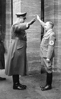 Der Bochumer Oberbürgermeister Dr. Otto Piclum (rechts) mit NS-Gauleiter Paul Giesler (links), 1942 / Quelle:  Bochum, Stadtarchiv/M. Brüning, Bochumer Anzeiger, Fotosammlung FIII