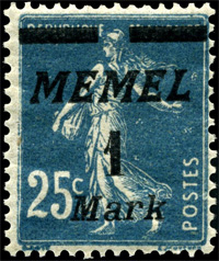 Französische Briefmarke mit Aufdruck 'Memel 1 Mark', 1920 / Quelle: Wikimedia Commons PD