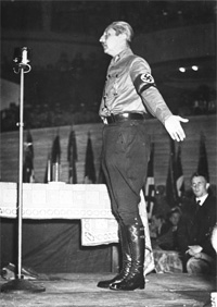 August Wilhelm von Preußen während einer Rede im Berliner Sportpalast, 1932 / Quelle: Bundesarchiv, B 145 Bild-P046293, Weinrother, Carl, CC-BY-SA