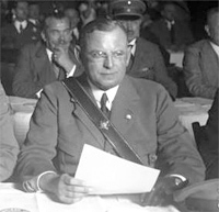 Franz Seldte während der Kundgebung der DNVP und des Stahlhelm zum Volksbegehren gegen die Annahme des Youngplans, Berliner Sportpalast, 24.09.1929 / Quelle: Bundesarchiv, Bild 102-01258, CC-BY-SA