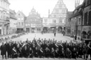 Fremde Legionen: SA-Männer aus Gelsenkirchen auf dem Lemgoer Marktplatz, 1933 / Detmold, Lippische Landesbibliothek / Münster, LWL-Medienzentrum für Westfalen