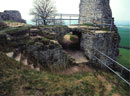 Desenberg, Warburg: Hauptburg. Gelände im Westen mit Treppe und Gewölberesten / Münster, Westfälisches Museum für Archäologie/R. Klostermann