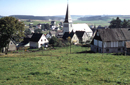 Ortsansicht von Ottfingen/Wenden mit der St. Hubertus-Kirche / Münster, LWL-Medienzentrum für Westfalen