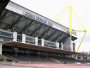 Tribüne der "Kampfbahn Rote Erde" mit dem Stadion "Signal Iduna Park" (vormals "Westfalenstadion") in Dortmund / Dortmund, K. Netzer