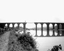 Blick auf den durch das Hochwasser infolge der Sprengung der Möhne-Talsperre beschädigten, bis Herbst 1943 wiederhergestellten Eisenbahnviadukt über die Ruhr bei Herdecke, 20.05.1943 / Hagen, Historisches Centrum