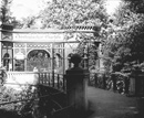 Münster: Alter Zoologischer Garten, Eingangstor mit Aa-Brücke an der Himmelreichallee, um 1930 / Münster, LWL-Medienzentrum für Westfalen