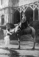 Prof. Hermann Landois, Gründer des münsterschen Zoos, mit "Boy" / Münster, Westfälisches Archivamt