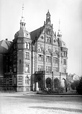 Münster, Mauritztor/Fürstenbergstraße: Hauptfront des Landeshauses der Provinz Westfalen, erbaut 1898-1901, um 1928 / Münster, LWL-Medienzentrum für Westfalen