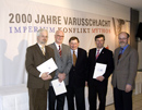 Pressekonferenz zum 2009 beginnenden Ausstellungsprojekt "2000 Jahre Varusschlacht": LWL-Direktor Wolfgang Schäfer (2. von links) mit Vertretern der Kooperationseinrichtungen - Joachim Bünemann, Verbandsvorsteher des Landesverbandes Lippe, Landrat Manfred Hugo (Landkreis Osnabrück), Landrat Friedel Heuwinkel (Kreis Lippe) und Joseph Rottmann, Geschäftsführer des Museumsparks Kalkriese, 2006 / Münster, LWL-Medienzentrum für Westfalen