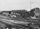 Flutschäden nach der Bombardierung der Möhnetalsperre am 16.05./17.05.1943 durch alliierte Bomber: zerstörte Eisenbahnwaggons / Essen, Fotarchiv Ruhrverband