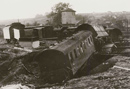 Flutschäden nach der Bombardierung der Möhnetalsperre am 16.05./17.05.1943 durch alliierte Bomber: zerstörte Eisenbahnwaggons / Essen, Fotarchiv Ruhrverband