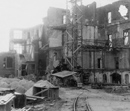 Münster, Freiherr-vom-Stein-Platz: Neubau des Landeshauses des Landschaftsverbandes Westfalen-Lippe (LWL), Blick in die entkernte Ruine des im Zweiten Weltkrieg zerstörten alten Landeshauses, um 1950 / Münster, LWL-Bau- und Liegenschaftsbetrieb / Münster, Internet-Portal "Westfälische Geschichte"