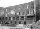 Münster, Freiherr-vom-Stein-Platz: Neubau des Landeshauses des Landschaftsverbandes Westfalen-Lippe (LWL), Blick in die entkernte Ruine des im Zweiten Weltkrieg zerstörten alten Landeshauses, um 1950 / Münster, LWL-Bau- und Liegenschaftsbetrieb / Münster, Internet-Portal "Westfälische Geschichte"