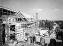 March, Werner (1894-1976): Münster, Freiherr-vom-Stein-Platz: Bau des Landeshauses des Landschaftsverbandes Westfalen-Lippe, erbaut 1950-1953 nach den Plänen des Mindener Architekten Werner March, im Hintergrund der fertiggestellte Garagenhof an der Karlstraße 19/29 / Münster, LWL-Bau- und Liegenschaftsbetrieb / Münster, Internet-Portal "Westfälische Geschichte"