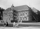 March, Werner (1894-1976): Münster, Freiherr-vom-Stein-Platz: Hauptfassade des im Bau befindlichen Landeshauses des Landschaftsverbandes Westfalen-Lippe, erbaut 1950-1953 nach den Plänen des Mindener Architekten Werner March, kurz vor der Fertigstellung / Münster, LWL-Bau- und Liegenschaftsbetrieb / Münster, Internet-Portal "Westfälische Geschichte"