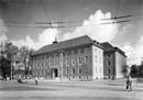 March, Werner (1894-1976): Münster, Freiherr-vom-Stein-Platz: Hauptfassade des Landeshauses des Landschaftsverbandes Westfalen-Lippe, erbaut 1950-1953 nach den Plänen des Mindener Architekten Werner March, um 1955 / Münster, LWL-Bau- und Liegenschaftsbetrieb / Münster, Internet-Portal "Westfälische Geschichte"