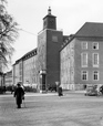 March, Werner (1894-1976): Münster, Freiherr-vom-Stein-Platz: Uhrenturm des Landeshauses des Landschaftsverbandes Westfalen-Lippe, erbaut 1950-1953 nach den Plänen des Mindener Architekten Werner March, 1955 / Münster, LWL-Bau- und Liegenschaftsbetrieb / Münster, Internet-Portal "Westfälische Geschichte"