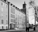 March, Werner (1894-1976): Münster, Freiherr-vom-Stein-Platz: Landeshaus des Landschaftsverbandes Westfalen-Lippe, erbaut 1950-1953 nach den Plänen des Mindener Architekten Werner March, Flügel an der Fürstenbergstraße, um 1955 / Münster, LWL-Bau- und Liegenschaftsbetrieb / Münster, Internet-Portal "Westfälische Geschichte"