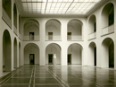 March, Werner (1894-1976): Münster, Freiherr-vom-Stein-Platz: Lichthof mit der Büste des Freiherrn vom Stein im Landeshaus des Landschaftsverbandes Westfalen-Lippe, erbaut 1950-1953 nach den Plänen des Mindener Architekten Werner March, 1955 / Münster, LWL-Bau- und Liegenschaftsbetrieb / Münster, Internet-Portal "Westfälische Geschichte"
