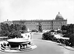 Berlin: Stadtschloss mit Lustgarten, darin: Denkmal für König Friedrich Wilhelm III. (1770-1840, reg. ab 1797) und Granitschale / Berlin, Bundesarchiv