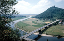 Porta Westfalica: Wesertal mit Straßenviadukt und Blick zum Kaiser-Wilhelm-Denkmal auf dem Jakobsberg, um 1959 / Münster, Westfälisches Landesmedienzentrum