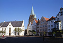 Warendorf: Marktplatz mit Rathaus (links) und Kirchturm von St. Laurentius / Münster, LWL-Medienzentrum für Westfalen