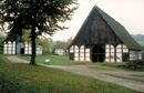 Leibzucht und Haupthaus des lippischen Meierhofes im Westfälischen Freilichtmuseum Detmold / Detmold, Westfälisches Freilichtmuseum / Münster, LWL-Medienzentrum für Westfalen/J. Klem