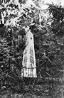 Sowjetischer Obelisk für die ermordeten Zwangsarbeiter auf der Kriegsgräberanlage in Suttrop, 1964 auf den Friedhof Fulmecke in Meschede versetzt / Essen, Volksbund Deutsche Kriegsgräberfürsorge