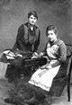 Anna Schmitz (geb. 1900), Schneiderin, und Clara Pieper, Schneidermeisterin  / Münster, Landwirtschaftliches Wochenblatt Westfalen-Lippe / Gisbert Strotdrees