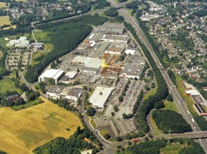 Ruhr-Park-Einkaufszentrum in Bochum: Gesamtansicht mit BAB 40 und BAB 43