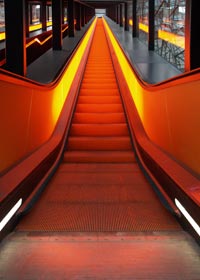 Die größte freistehende Fahrtreppe Deutschlands auf der Essener Zeche Zollverein läuft mit Ketten und Kettenrädern aus dem Sauerland