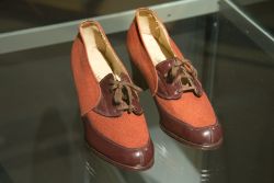 Schuhe aus Ersatzmaterialien wurden von KZ-Häftlingen getestet