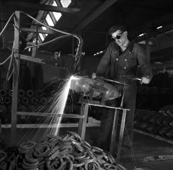Arbeiter in der Maschinenfabrik Meer in Mönchengladbach, 1941. Foto: Ruhr Museum/Ruth Hallensleben