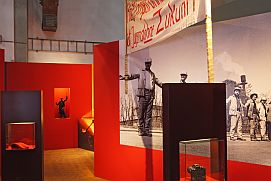 Blick in den Ausstellungsbereich zum Hattinger 'Hüttenkampf'.