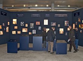 'HELDEN-Panorama': Eine interaktive Installation stimmt im Foyer der Gebläsehalle auf die Ausstellung ein.
