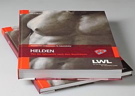 Ausstellungskatalog 'HELDEN. Von der Sehnsucht nach dem Besonderen'