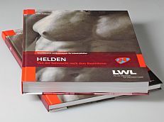 Ausstellungskatalog 'HELDEN. Von der Sehnsucht nach dem Besonderen'