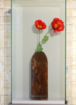 Granathülse als Vase: Die Munition wurde während des Ersten Weltkriegs vorwiegend von Frauen in der Geschossfabrik der Henrichshütte hergestellt.