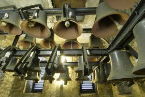 Blick in einen Glockenturm.